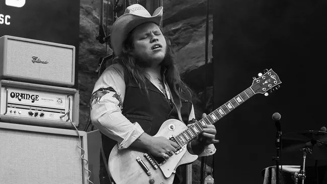 Marcus King follows in Craig Ross’ footsteps to wield Jeff Beck’s iconic Les Paul on stage – Guitar World