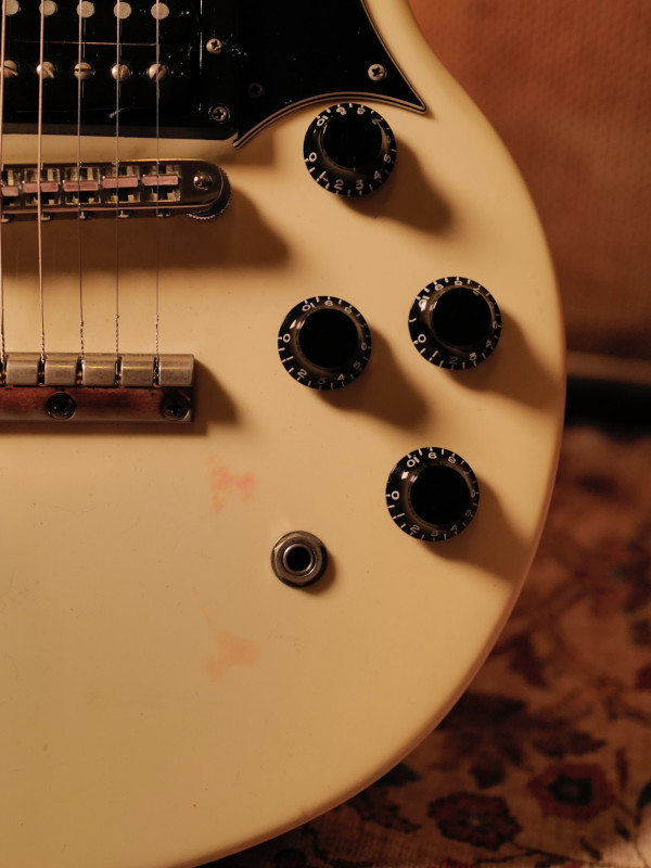 Een Gibson EDS-1275 in het hart van het gouden tijdperk van Def Leppard
