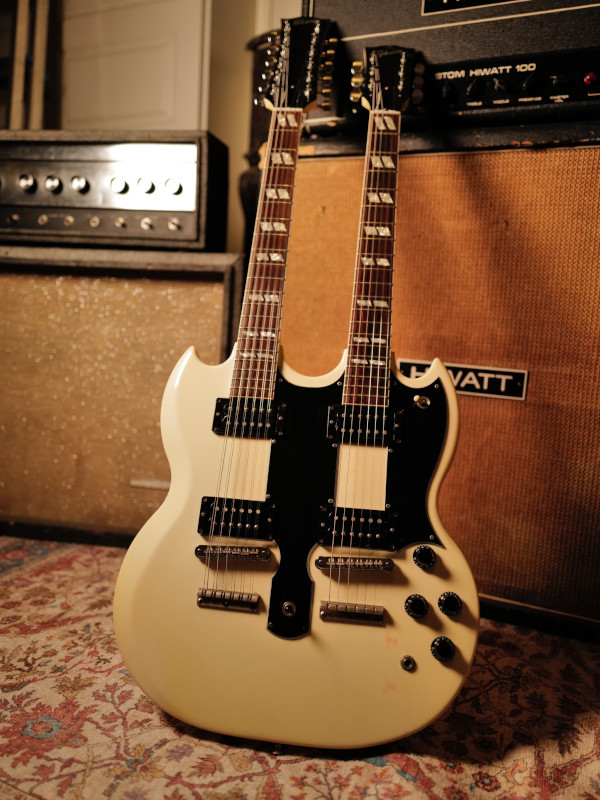 Een Gibson EDS-1275 in het hart van het gouden tijdperk van Def Leppard