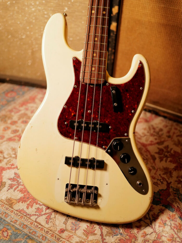 Fender Jazz Bass 1964 olympic white ex Adam Clayton – U2