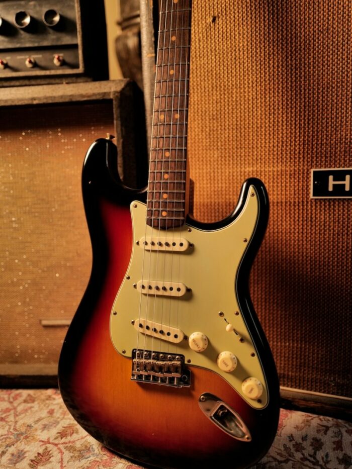 Fender Stratocaster Custom Shop 64 L-Series Journeyman aged sunburst
