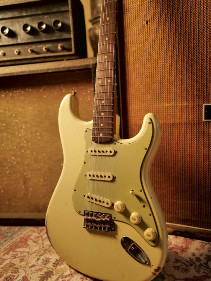 Fender Stratocaster CS Olympic White aged vintage white relic