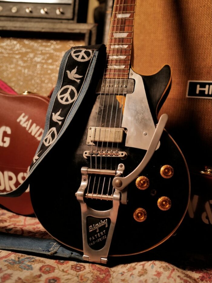 Gibson CS makeover “Neil Young style” ex Kirk Hammett