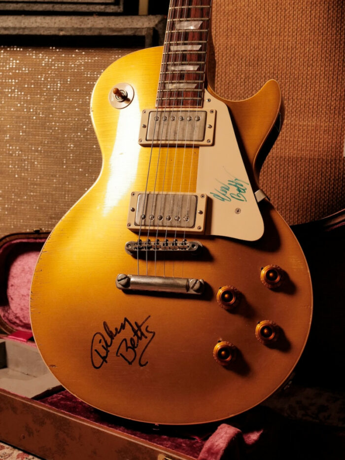Gibson Les Paul Dickey Betts aged and signed