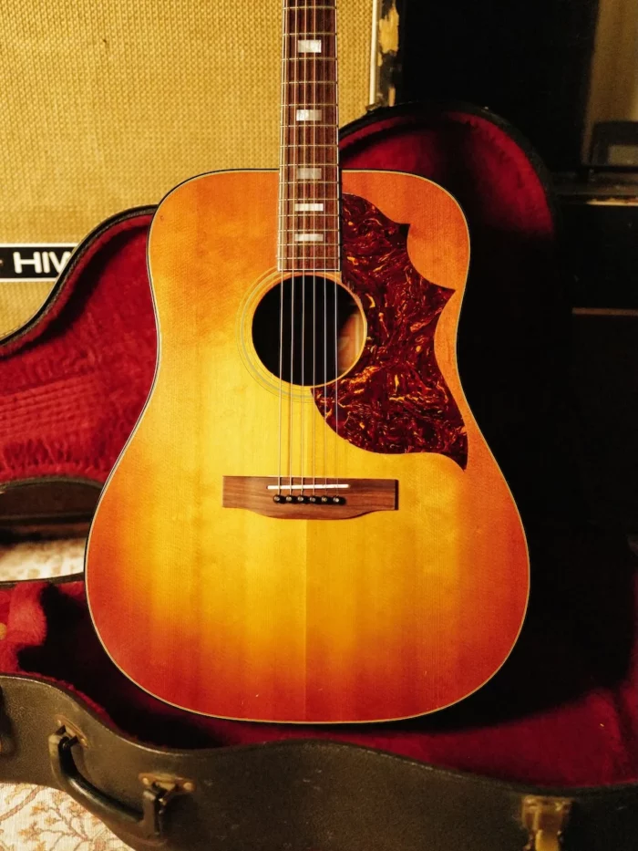 Gibson SJ Deluxe 1973