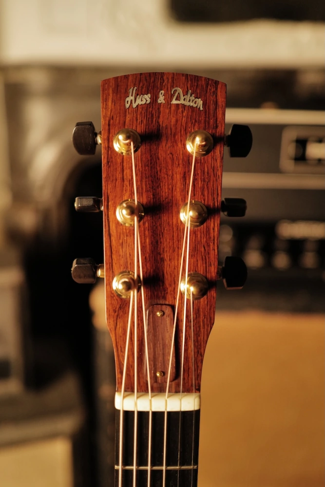 Huss & Dalton OM – Image 3