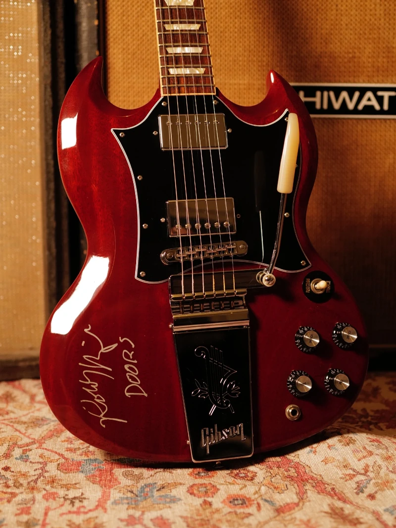 Une Gibson SG ayant appartenu à Robby Krieger